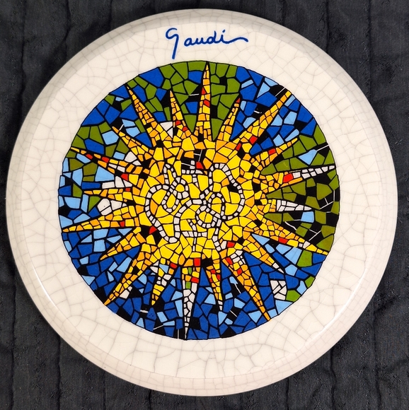 Serran Ventura Gaudi Faux Mosaic Plate - Picture 4 of 15